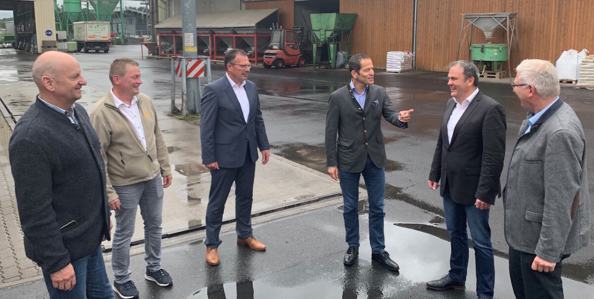 Albert Rupprecht (Dritter von rechts) hatte auf den Brandbrief reagiert und war nach Erbendorf gekommen.